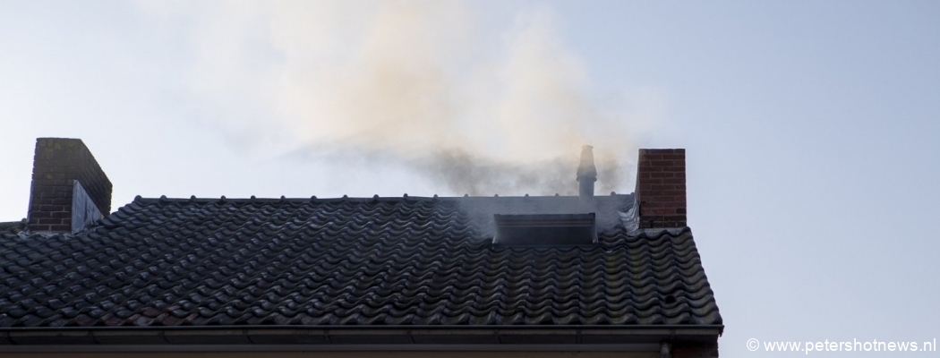 Brandweer blust zolderbrand Mijdrecht, honden gered