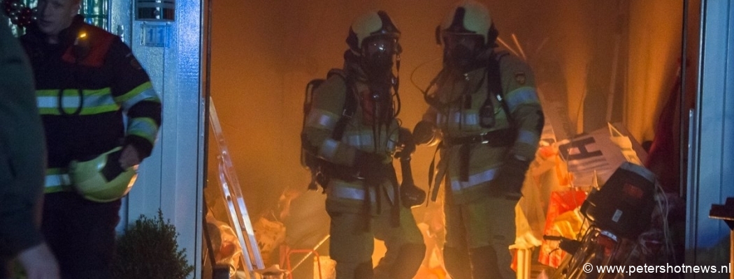 Brandweer blust brandende frituurpan in woning Vinkeveen