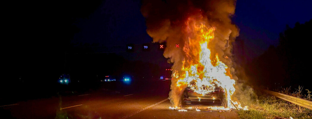Auto brandt uit op A2 bij Baambrugge