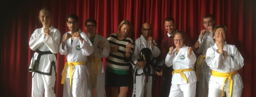 Wethouders wensen Special Needs Taekwondo team succes op het WK