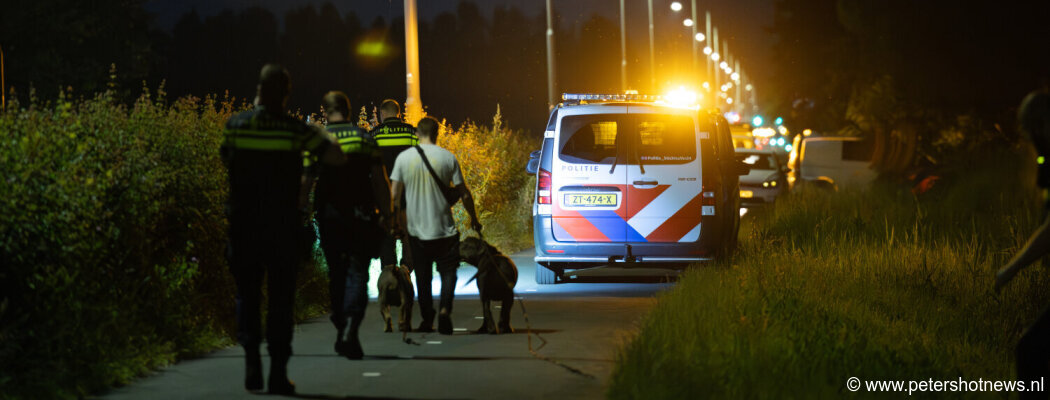 Loslopende honden bijten andere hond, politie rukt uit