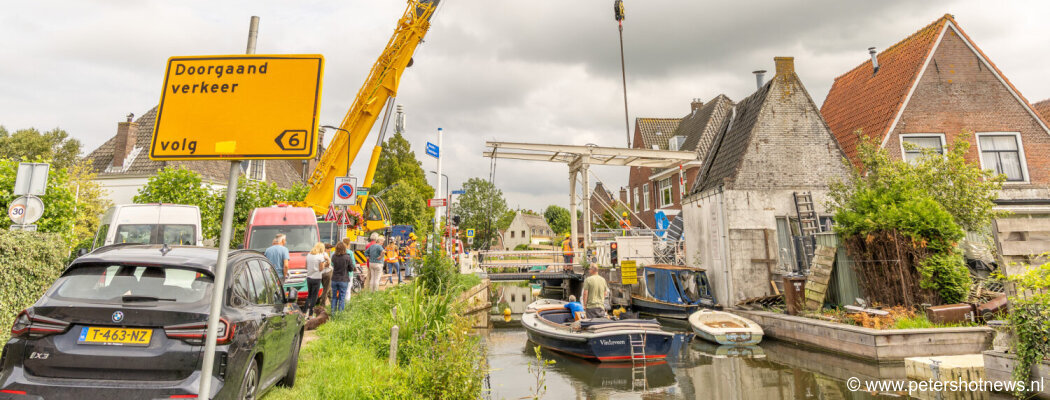 Dorpsbrug Baambrugge afgesloten na aanrijding – tijdelijke openstelling verwacht vanavond