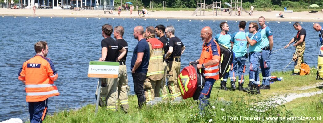 Zorgen om vermiste zwemmer Ouderkerk aan de Amstel, na uur gevonden en naar ziekenhuis