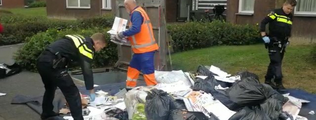 Politie vindt tientallen poststukken in ondergrondse afvalcontainer Abcoude