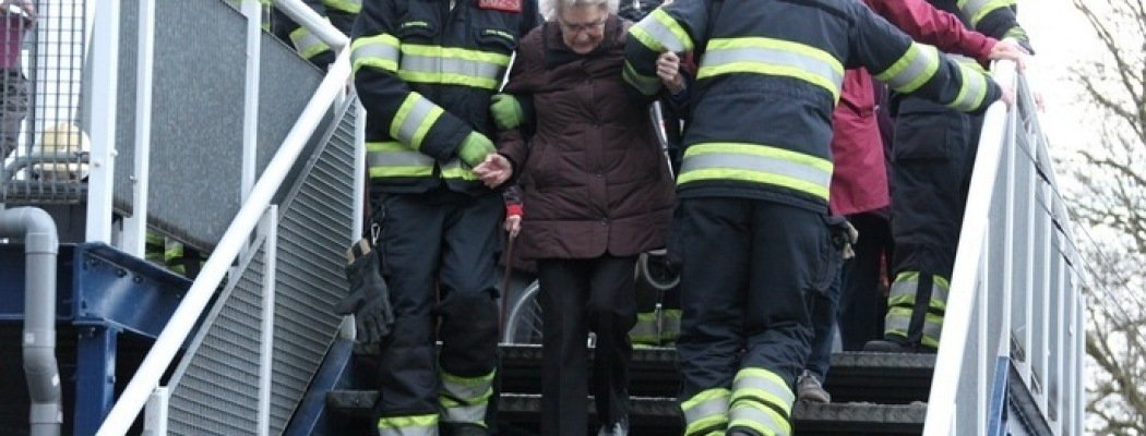 [FOTO'S & VIDEO] Brandweer redt ouderen uit kantine SV Argon Mijdrecht