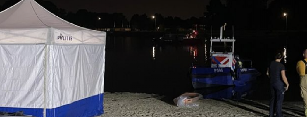 Overleden man gevonden tijdens zoekactie in water bij Aalsmeer