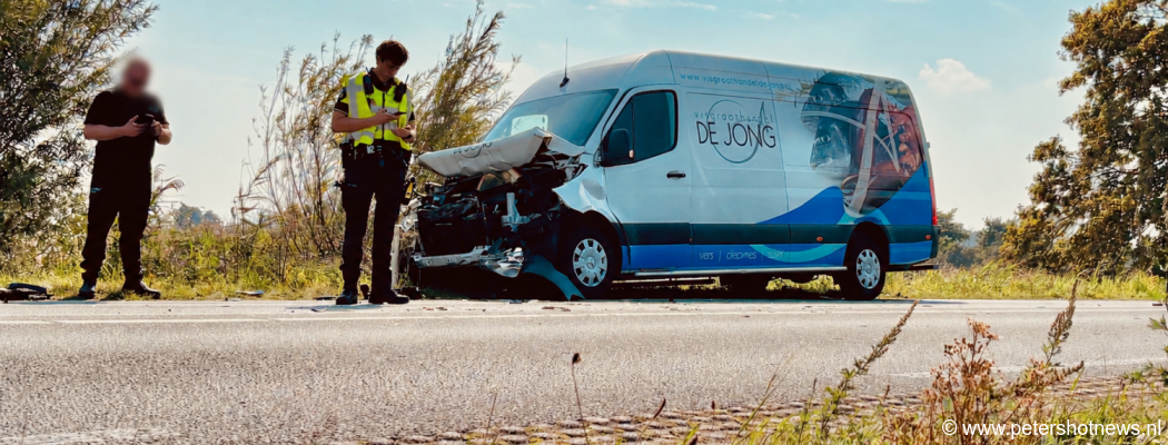 Botsing tussen bestelbus en vrachtwagentje zorgt voor vertraging op N201