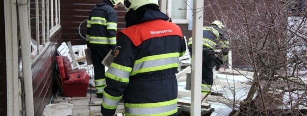 [FOTO'S] Terrasoverkapping stort in bij woning aan Vinkeveense Plassen