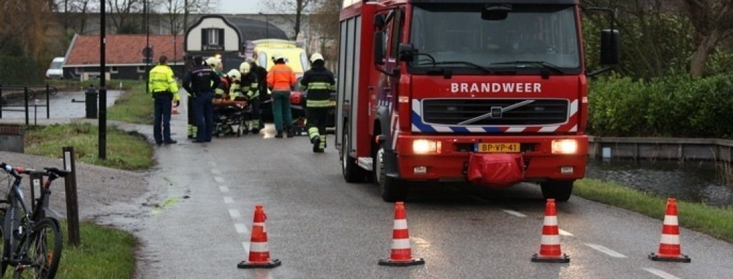 [FOTO'S] Gewonde bij ongeluk Baambrugse Zuwe Vinkeveen