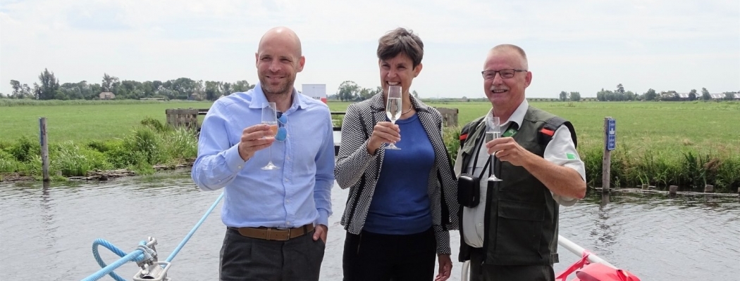 Trekpontje over de Veldwetering in Wilnis officieel geopend