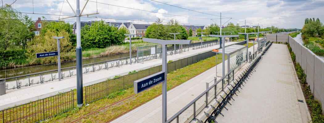 De tram komt eraan