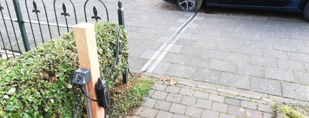 Thuis opladen makkelijker: nieuwe regels voor kabelgoten en matten