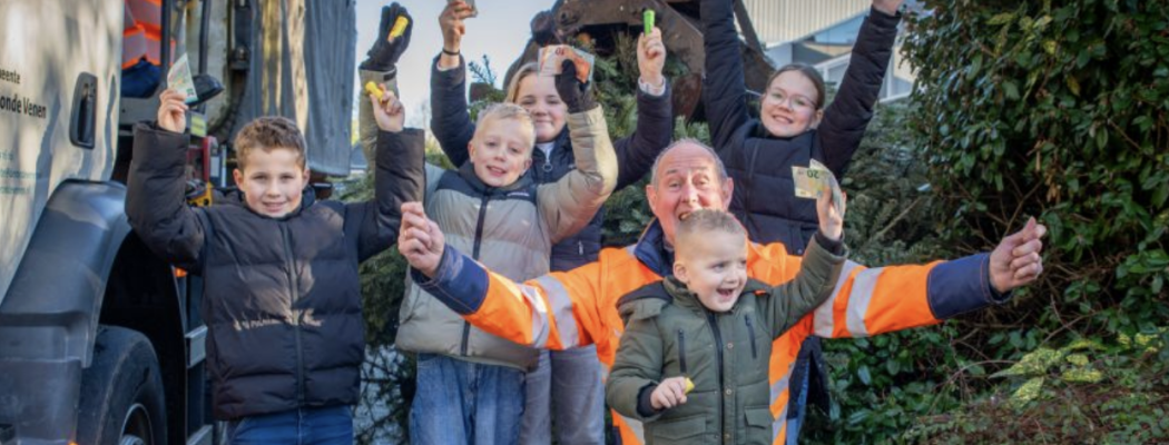 Kinderen zamelen honderden kerstbomen in: groot succes in Vinkeveen