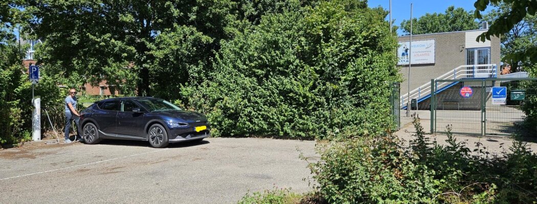 Auto laden bij Atlantis