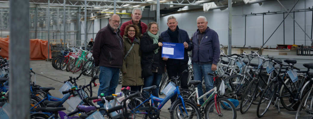 Rabobank ondersteunt Stichting Leergeld De Ronde Venen met €5.000 voor fietsen