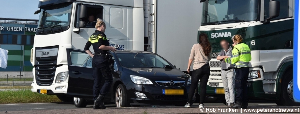 Auto en vrachtwagen botsen op Legmeerdijk Aalsmeer