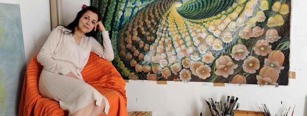 Kunstenares Lida Sherafatmand te gast bij Flower Art Museum