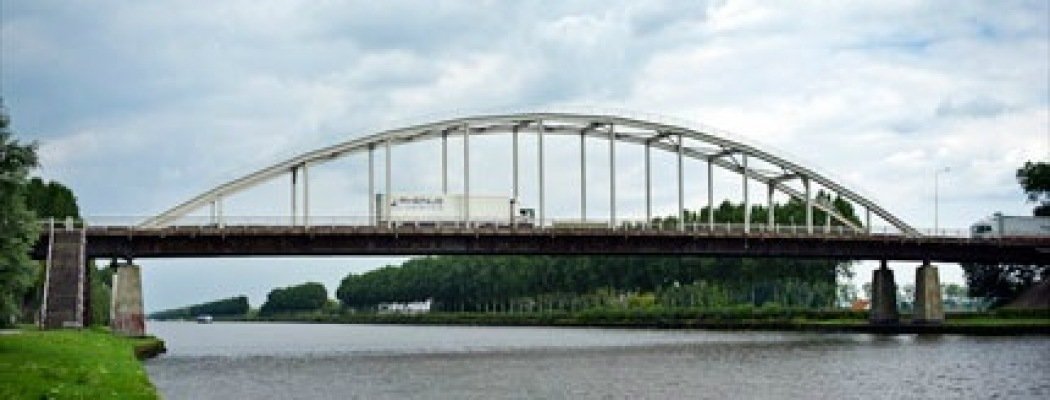 Nieuwe brug N201 over Amsterdam-Rijnkanaal bij Loenersloot