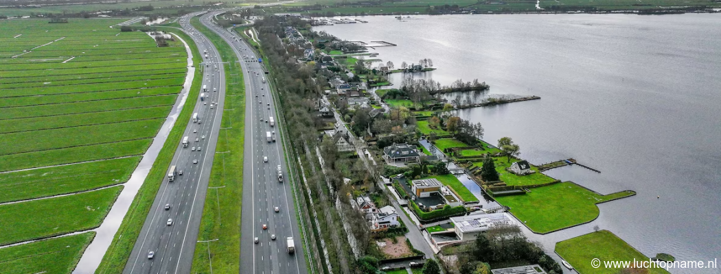 Man trekt portemonnee om gestrand stel op A2 te helpen, maar wordt opgelicht met nepsieraden