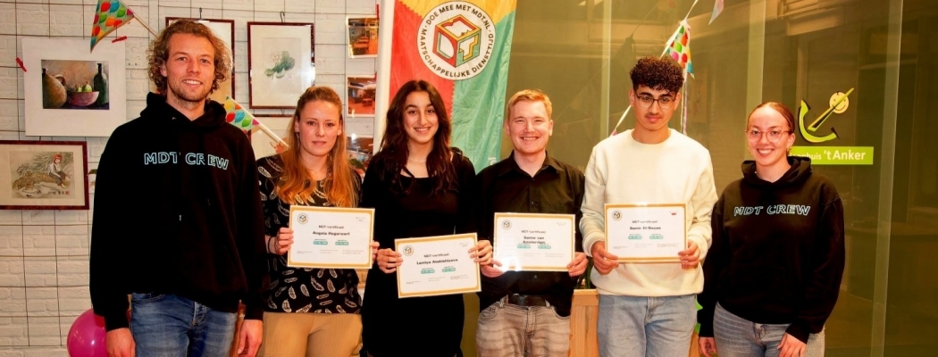 Zes jongeren ontvangen certificaat voor maatschappelijke diensttijd