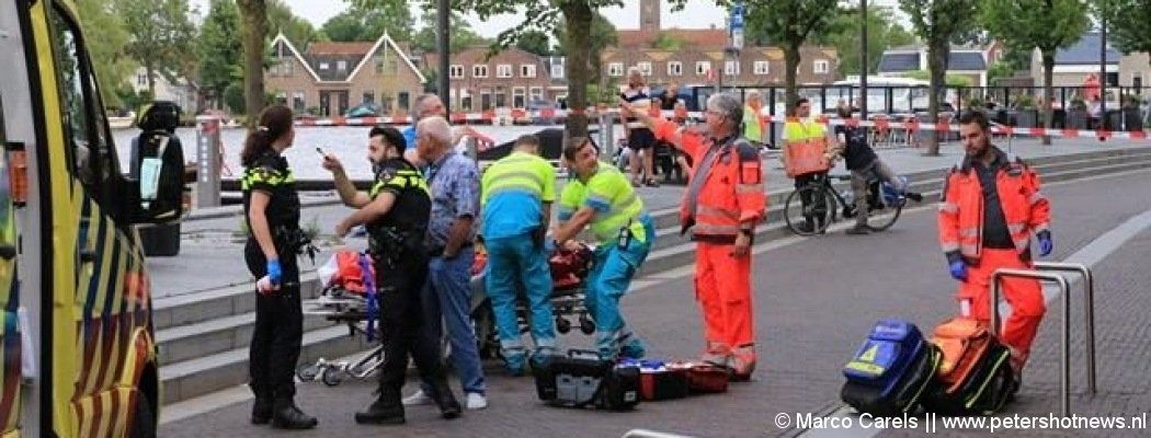Fietser gewond na val van Wilhelminakade Uithoorn, traumaheli ingezet