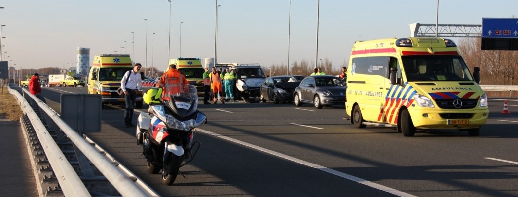 [FOTO'S] Ongeluk A2 bij Abcoude zorgt voor verkeerschaos