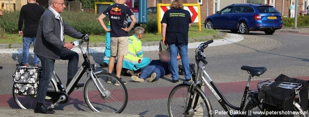 Vrouw op fiets aangereden op rotonde Hoofdweg Mijdrecht