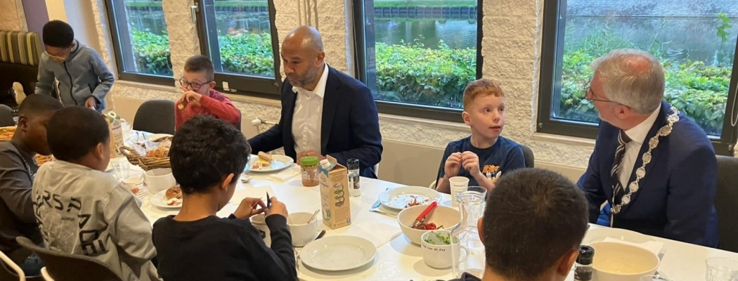 Ontbijt groep zessers “De Toermalijn” met burgemeester en wethouder