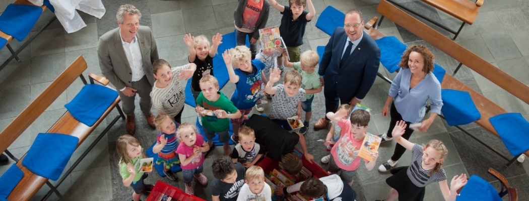 Opening kinderzwerfboekstation en buurtboekenkast in gemeentehuis