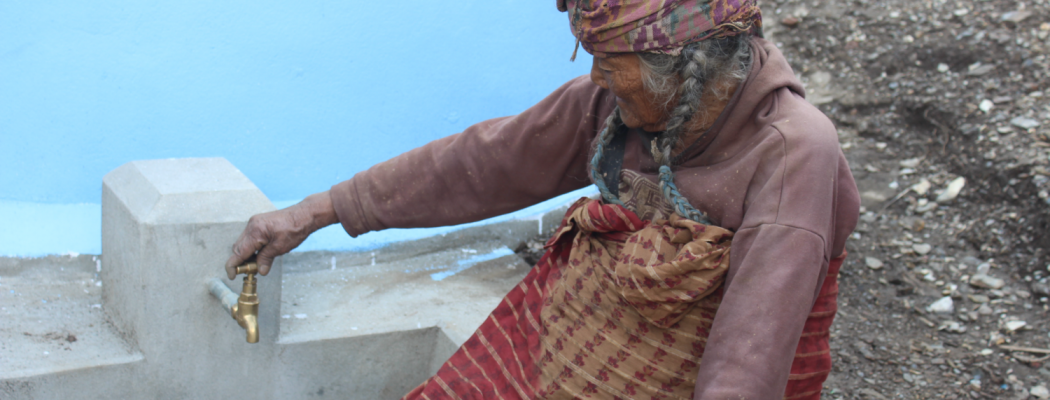 Bouw laatste Nepalese watertanks door Stichting Nepal Benefiet Aalsmeer