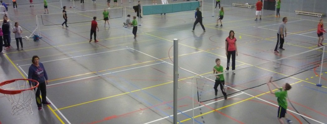 Oliebollen toernooi weer gezellig druk bij badminton vereniging Veenshuttle