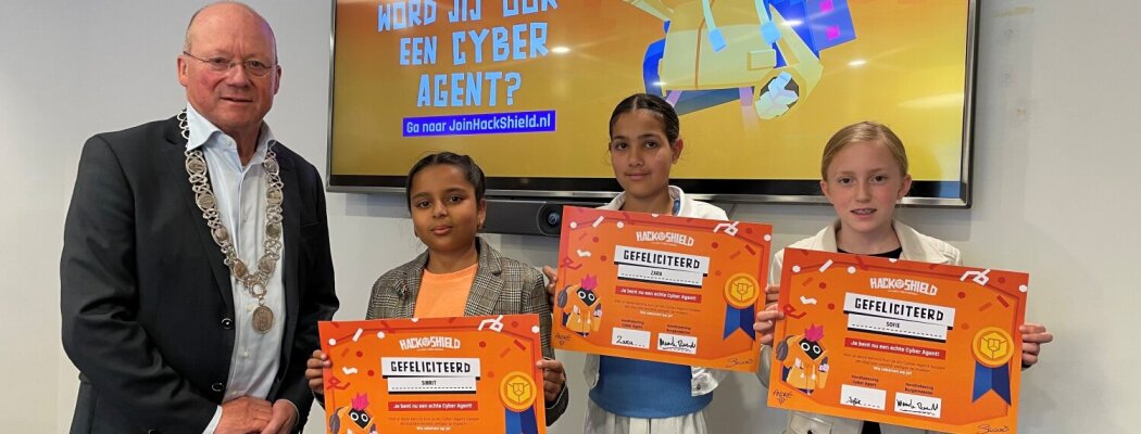 Zara, Simrit en Sofie gehuldigd als Cyber Agents