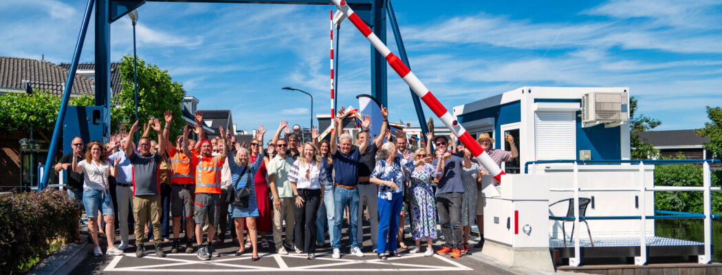 Nieuwe Heulbrug en Herenweg in Vinkeveen feestelijk geopend