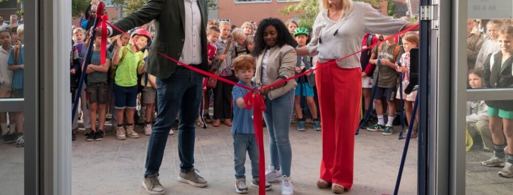 Feestelijke opening groepslokalen openbare basisschool Piet Mondriaan te Abcoude