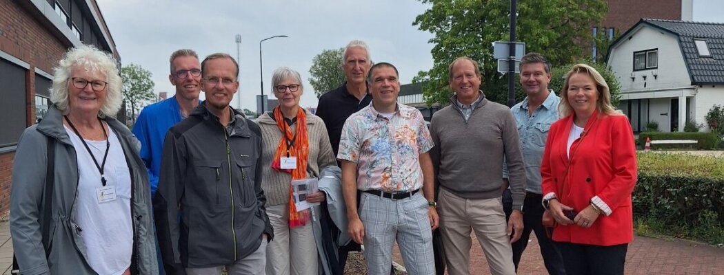 Ondernemers, Fietsersbond en gemeente schouwen Industrieweg voor verbetering verkeersveiligheid