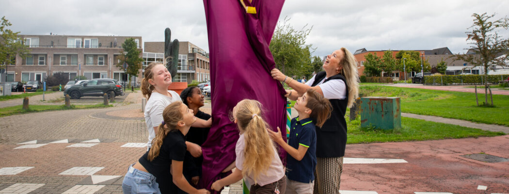 Gemeente De Ronde Venen opent vernieuwde en attentiegerichte schoolzones en geeft startschot voor veilig nieuw schooljaar