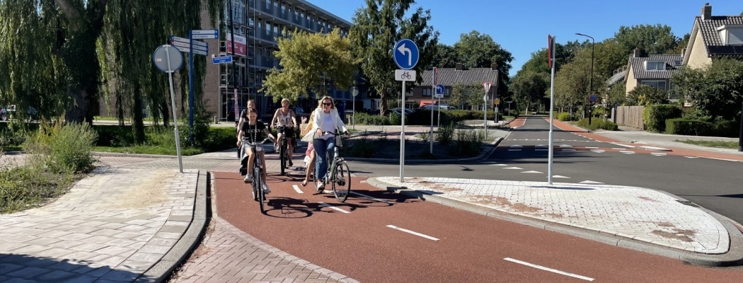 Eerste fietsrotonde Mijdrecht feestelijk geopend