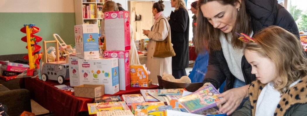 Blije gezichten door de Swap Sint speelgoedruilmarkt