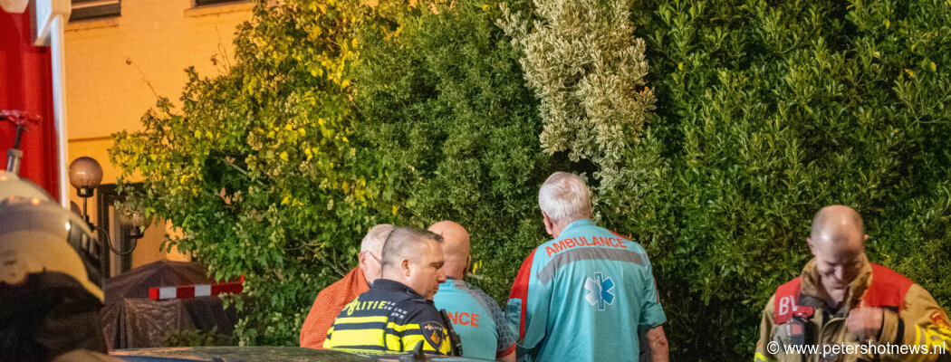 Vlam in de pan in Mijdrecht, politie haalt bewoner uit huis