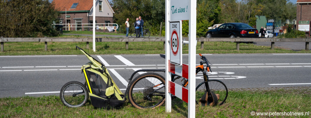 Fietser met baby geschept op rotonde Amstelhoek