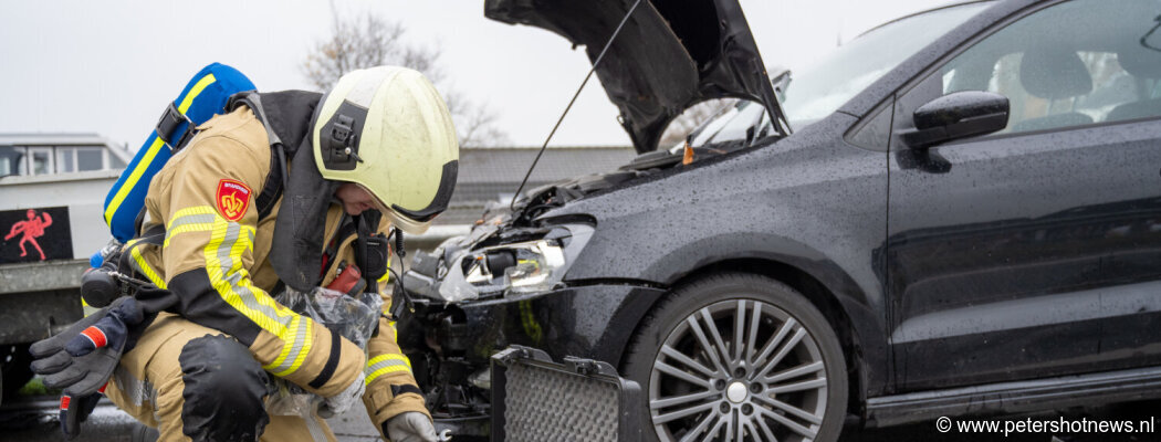 Gastank valt onder pick-up na ongeluk N201 Vinkeveen