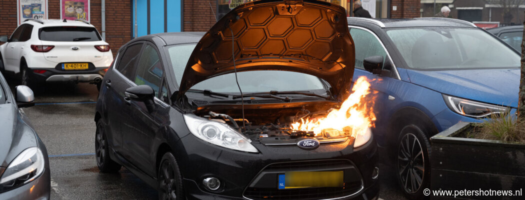 Auto in brand op parkeerterrein Hoogvliet Mijdrecht