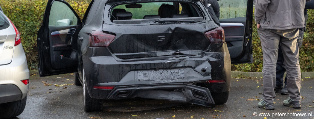 Achteruitrijdende auto veroorzaakt ongeluk in De Hoef