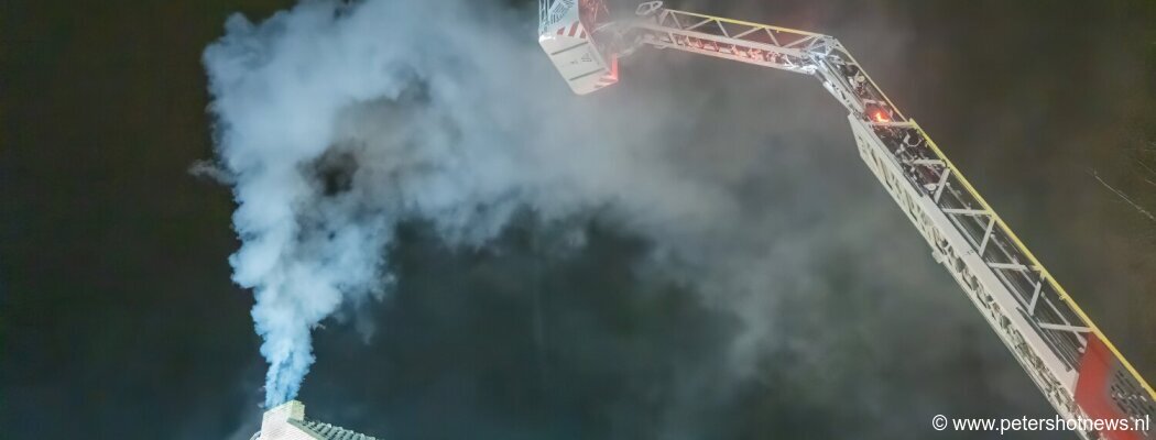 Brandweer blust schoorsteenbrand in Mijdrecht