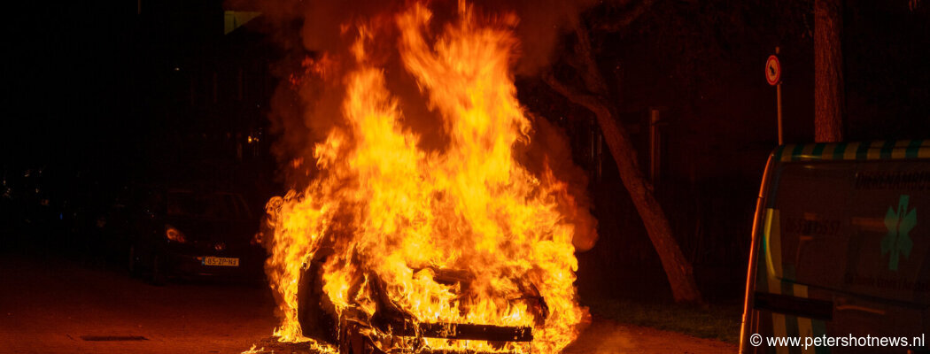 Auto brandt volledig uit in Mijdrecht