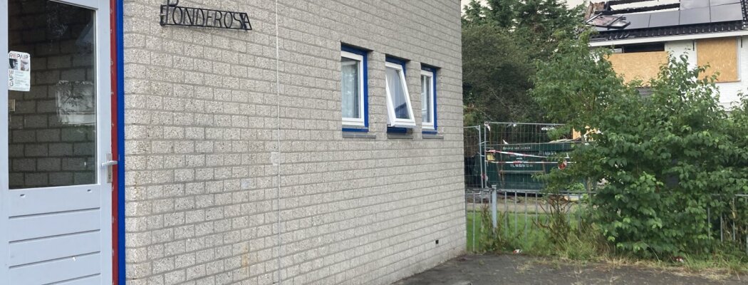 Burgemeester kijkt met buurtbewoners terug op woningbrand