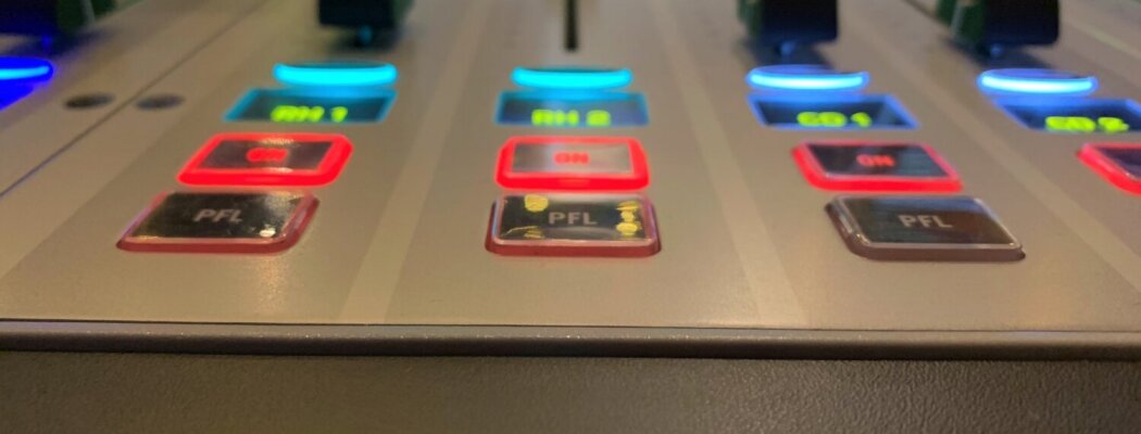 Darten, poppenhuizen, boksen, politiek en veel muziek op Radio Aalsmeer