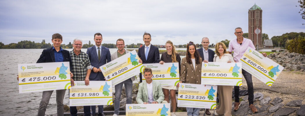 Feestelijke uitreiking Regio Deal-cheques in Aalsmeer