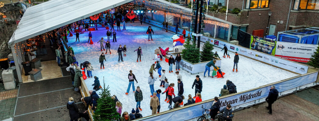 Raadhuisplein wordt weer winterwonderland: IJsbaan Mijdrecht opent op 6 december
