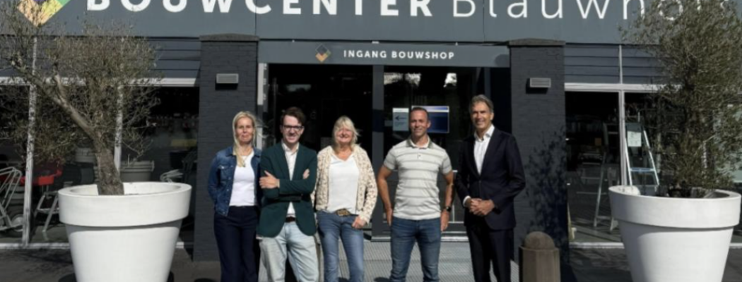 Wethouder Spaargaren op bezoek bij Bouwcenter Blauwhoff en EveryWear
